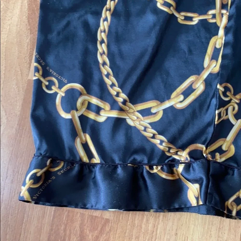 Victoria’s Secret gold chain print satin effect pants M
